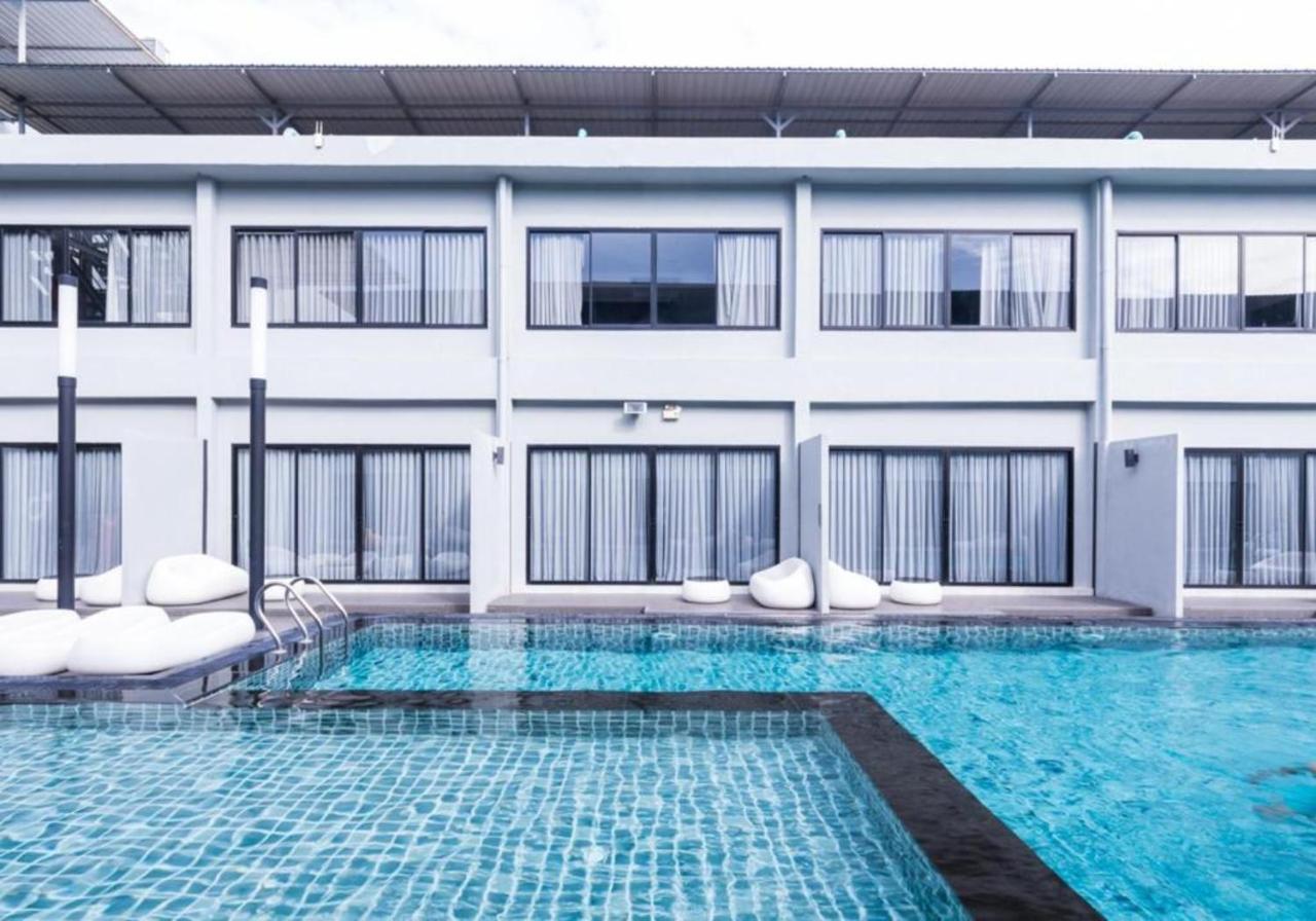 S Ratchada Leisure Hotel - Sha Plus Bangkok Eksteriør bilde The swimming pool at the hotel