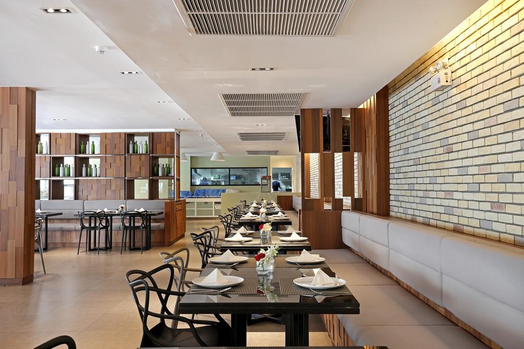 S Ratchada Leisure Hotel - Sha Plus Bangkok Eksteriør bilde The interior of the restaurant