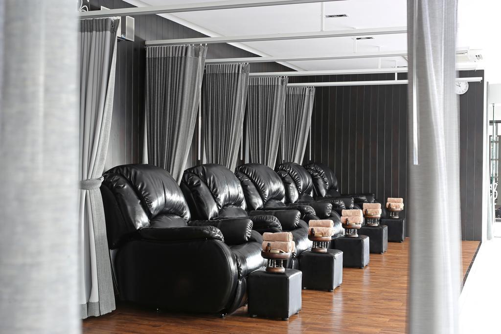 S Ratchada Leisure Hotel - Sha Plus Bangkok Eksteriør bilde A foot massage parlor in Taiwan