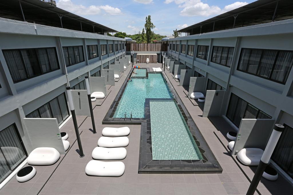 S Ratchada Leisure Hotel - Sha Plus Bangkok Eksteriør bilde The hotel's pool