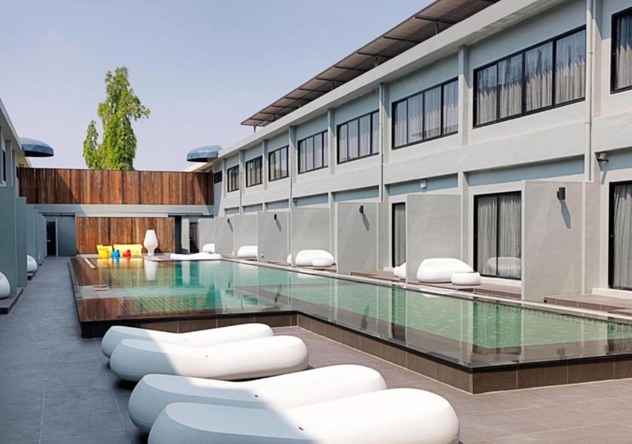 S Ratchada Leisure Hotel - Sha Plus Bangkok Eksteriør bilde The hotel's pool