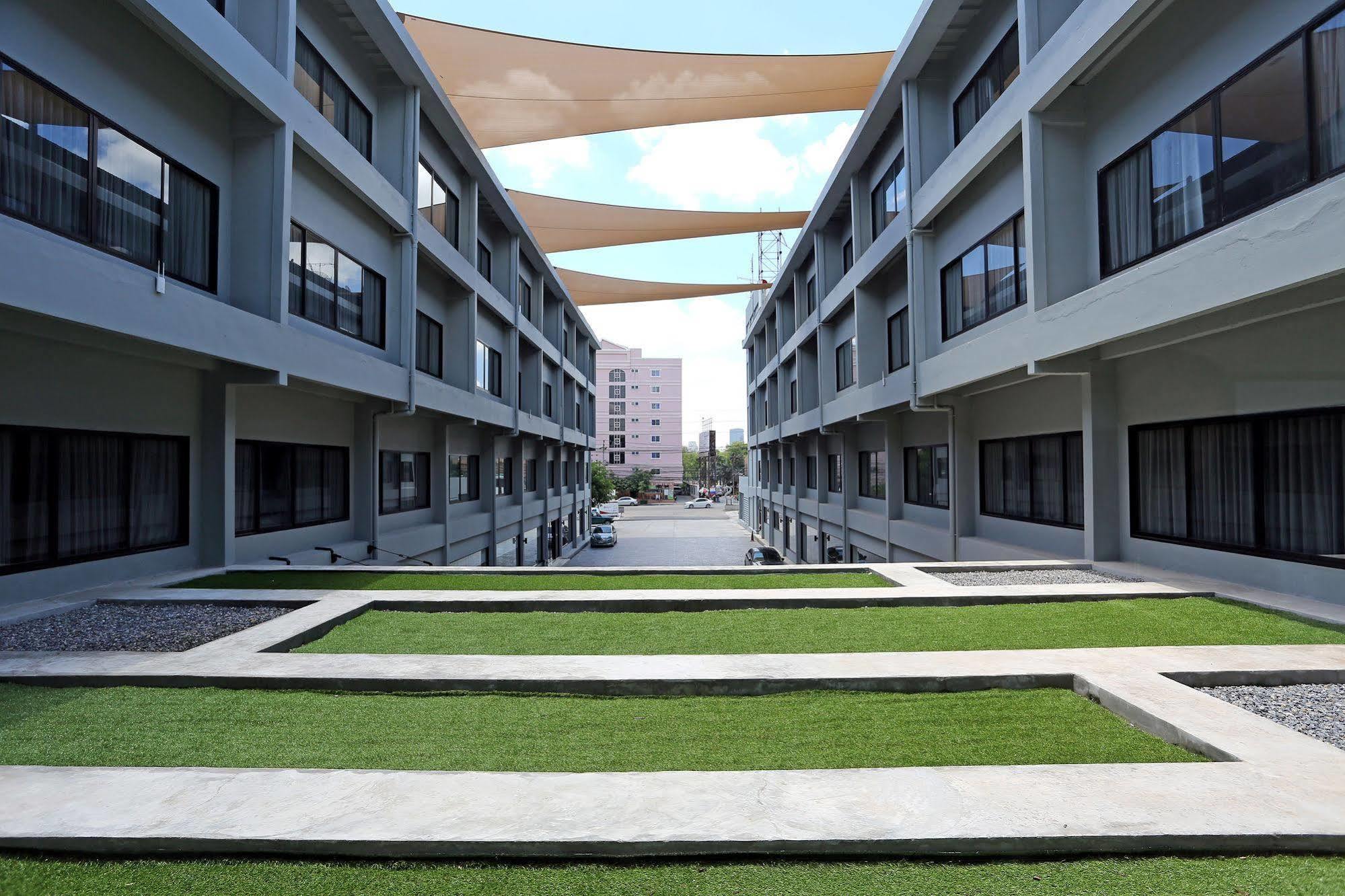 S Ratchada Leisure Hotel - Sha Plus Bangkok Eksteriør bilde The University of the Sunshine Coast's Si-Chang Campus