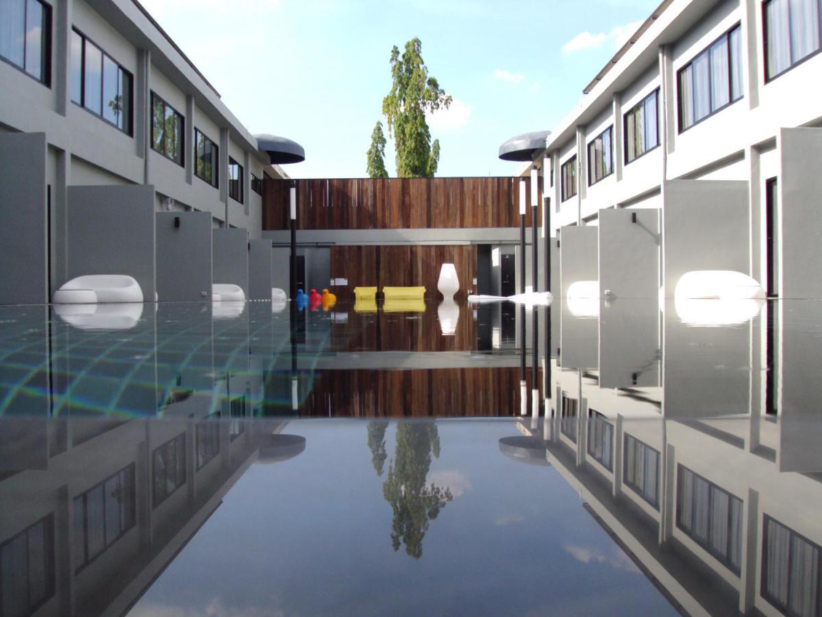 S Ratchada Leisure Hotel - Sha Plus Bangkok Eksteriør bilde The 2007–2008 building