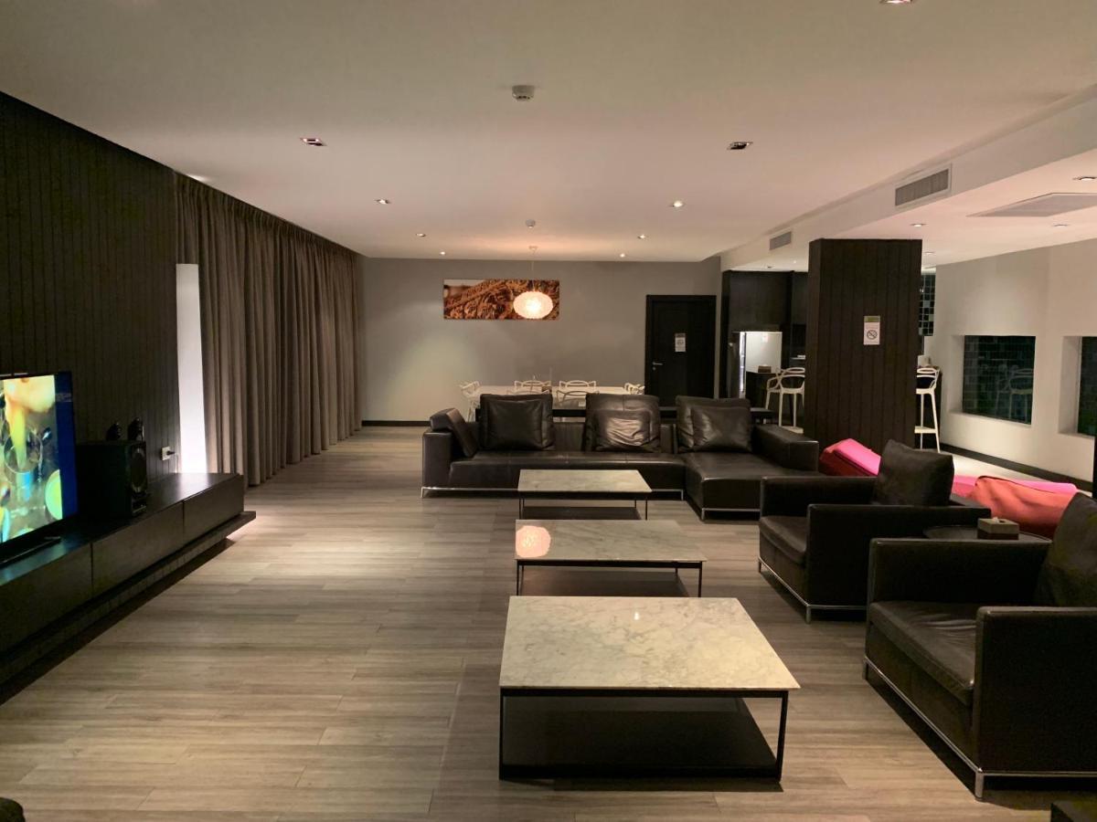 S Ratchada Leisure Hotel - Sha Plus Bangkok Eksteriør bilde The Royal Wing Suites & Spa