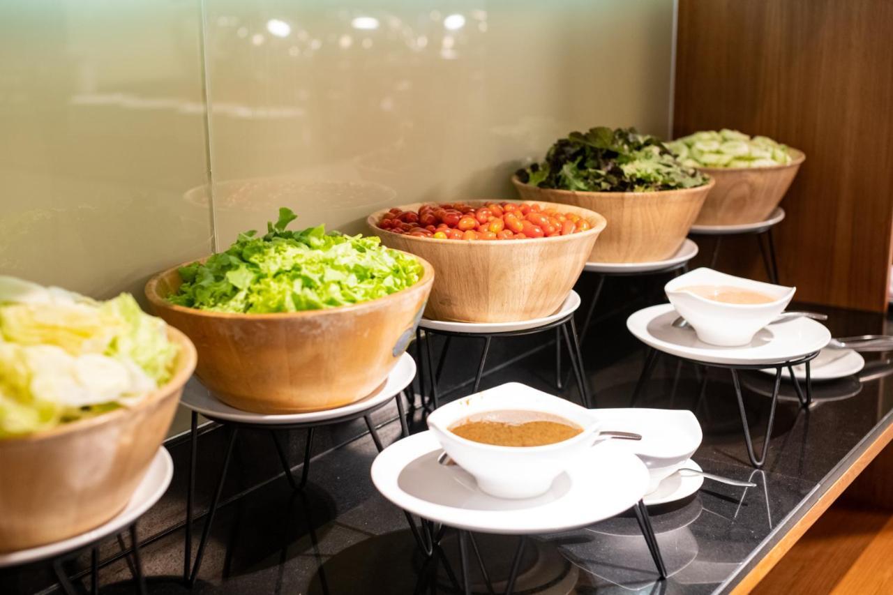 S Ratchada Leisure Hotel - Sha Plus Bangkok Eksteriør bilde A salad bar