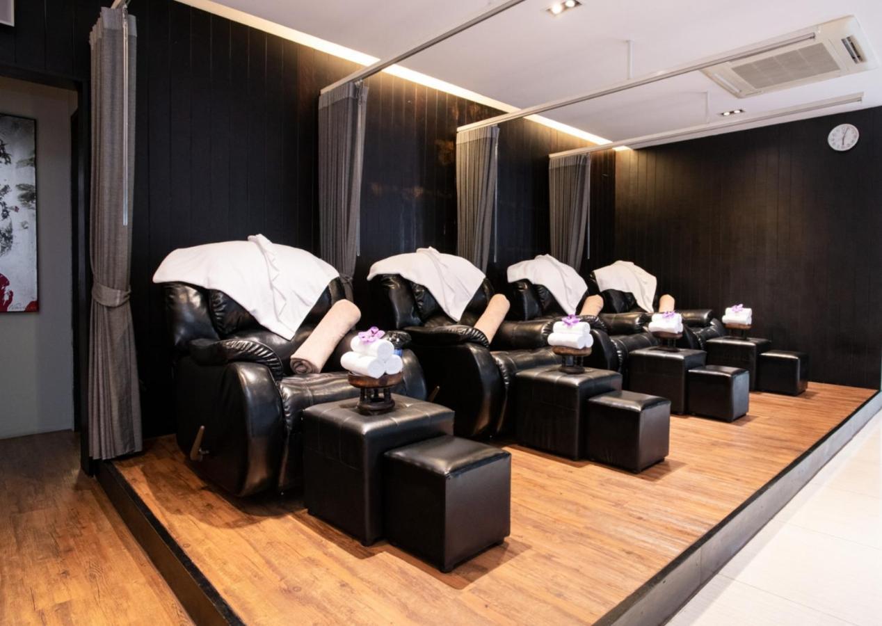 S Ratchada Leisure Hotel - Sha Plus Bangkok Eksteriør bilde Massage chairs